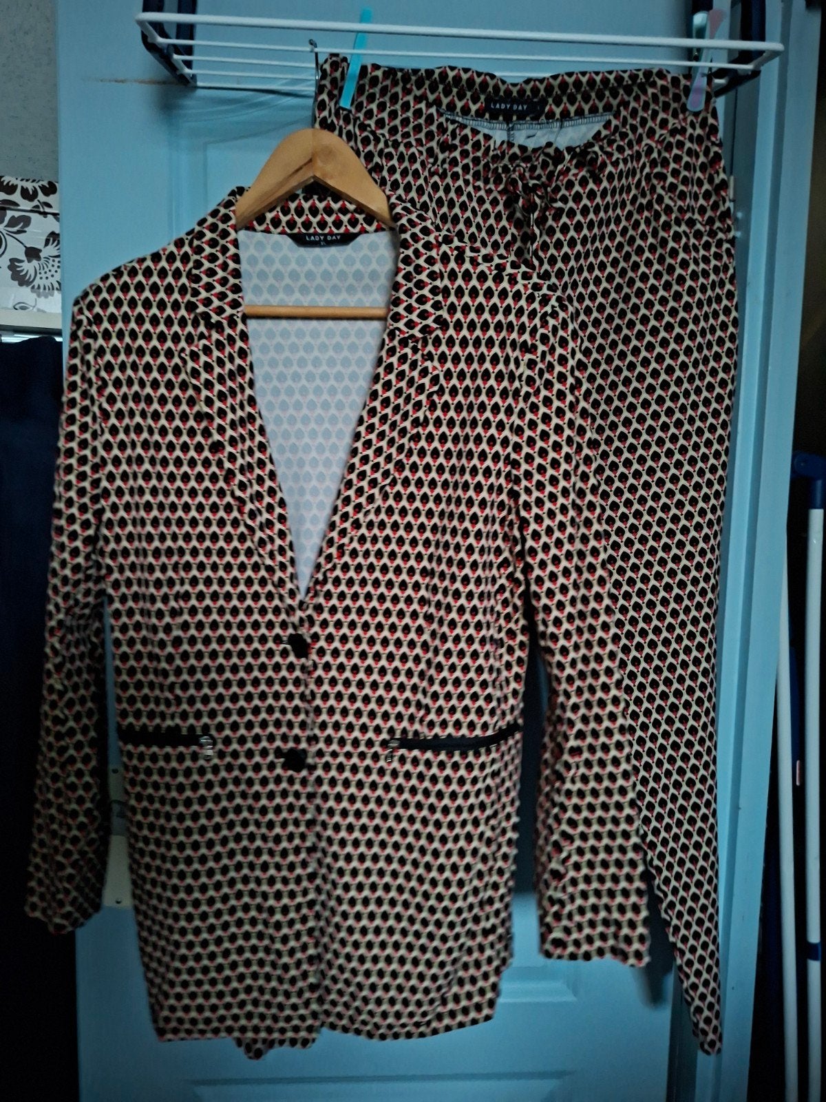 Lady Day nieuwstaat blazer xl en broek l, Lady Day, Kostuum of Pak, Maat 42/44 (L), Ophalen of Verzenden