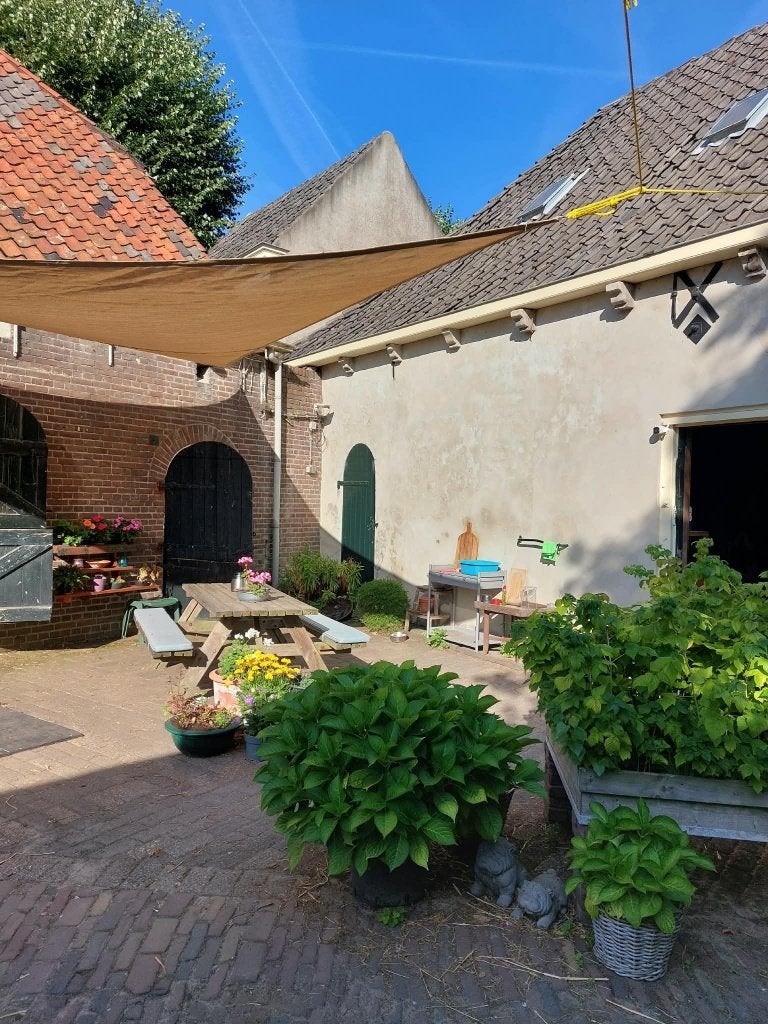 Per 1 oktober hebben wij 2 fijne stallen te huur., Dieren en Toebehoren