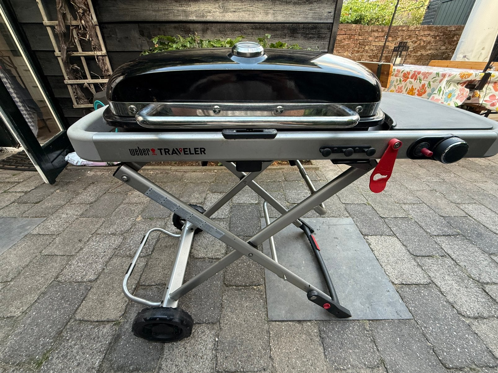 Weber Traveler gasbarbecue - Compact & Draagbaar incl hoes, Ophalen, Gebruikt