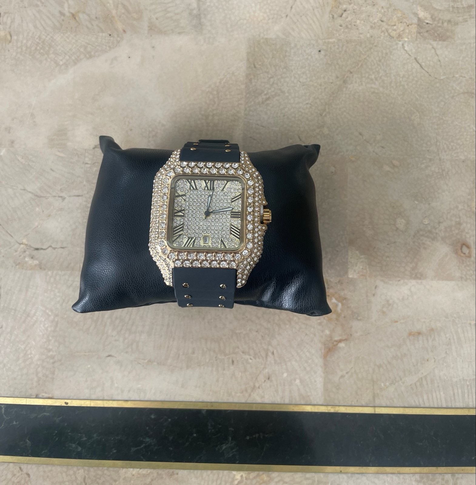 Nieuw !!! Gouden horloge met diamanten en zwart bandje, Overige merken, Overige materialen, Polshorloge, Nieuw