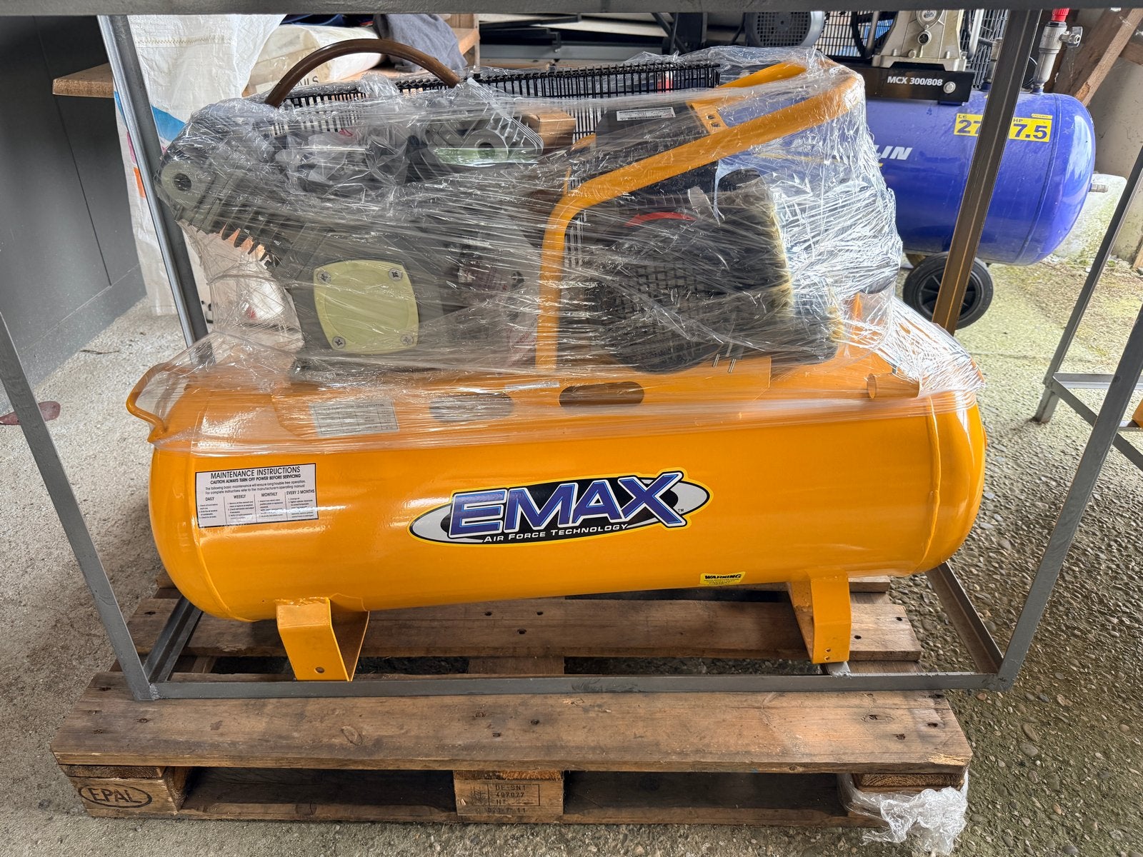 Professionele Compressor EMAX TA-30100 - 100L - 8 Bar Nieuw, Doe-het-zelf en Verbouw, Compressors, Ophalen, Nieuw, 400 tot 800 liter/min