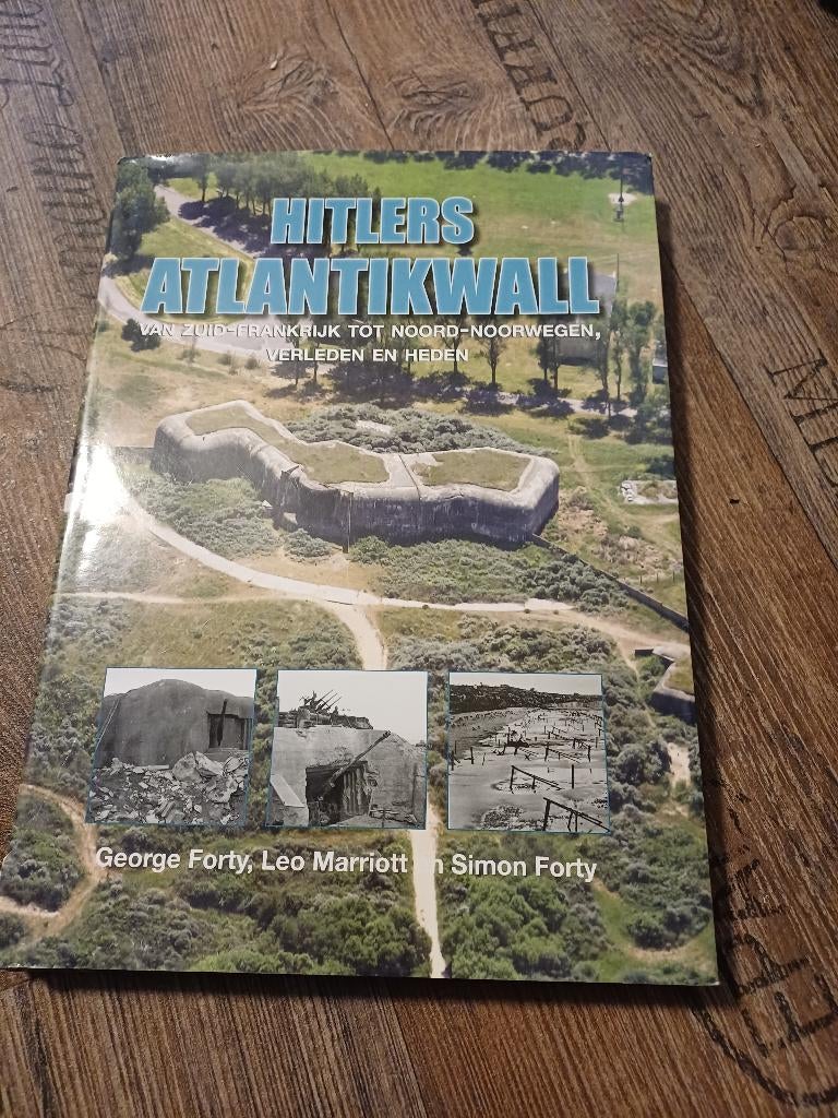 Hilters atlantilwall boek, Boeken, Diverse auteurs, Zo goed als nieuw, Algemeen, Ophalen