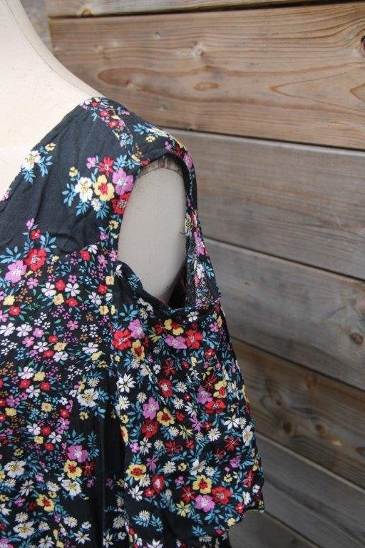 Jurk zwart bloem Ulla Popken mt 44 Cold Shoulder Vaste prijs, Zwart, Maat 42/44 (L), Ulla Popken, Ophalen of Verzenden