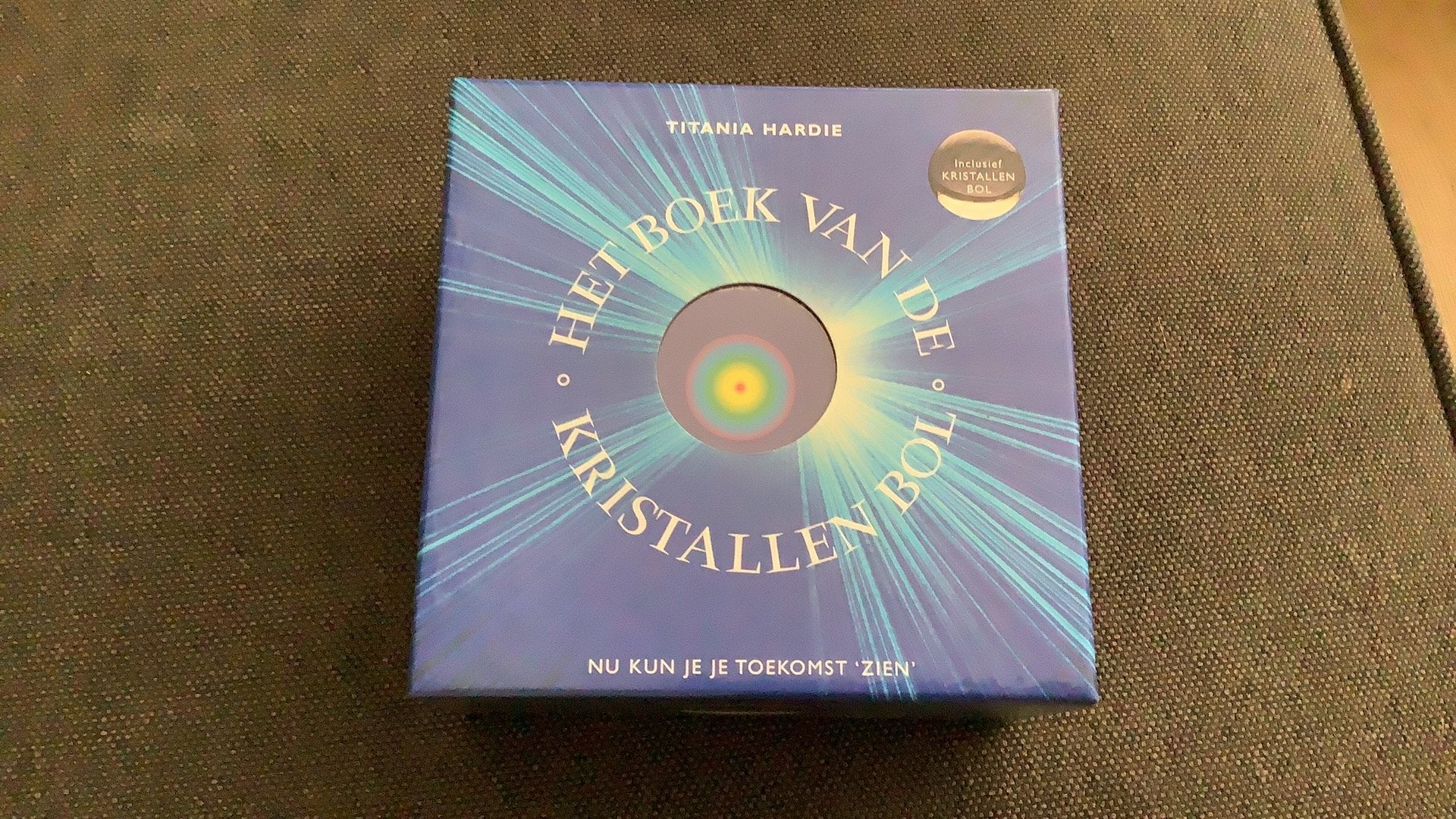 T. Hardie - Het boek van de kristallen bol, Ophalen of Verzenden, Zo goed als nieuw, T. Hardie
