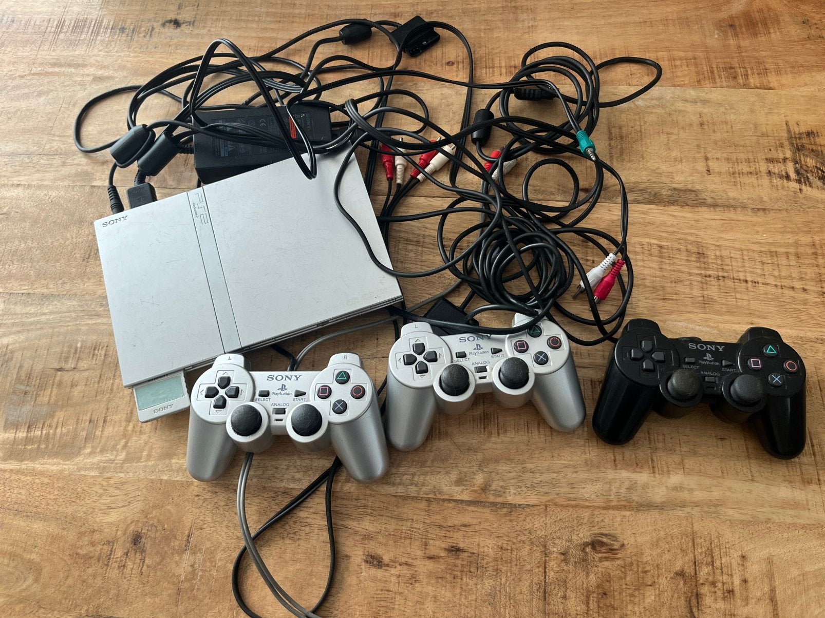 PlayStation 2 met 3 controllers, Spelcomputers en Games, Ophalen, Gebruikt, Met 2 controllers