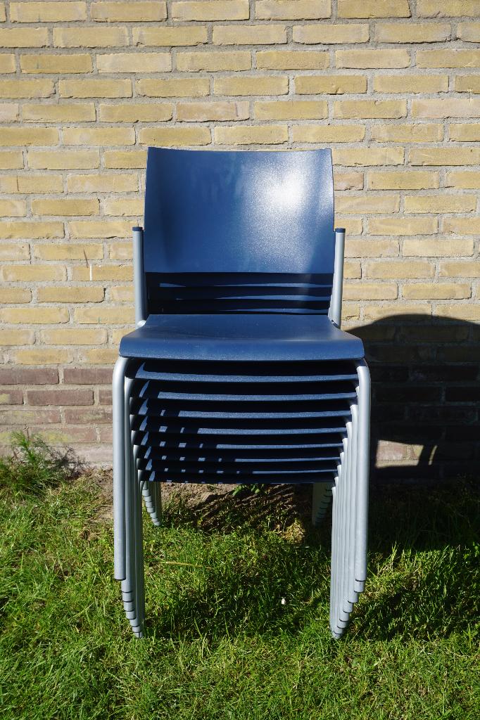 Nette stapelbare stoelen kantinestoelen vergaderstoelen, Huis en Inrichting, Ophalen, Kunststof, Gebruikt, Blauw