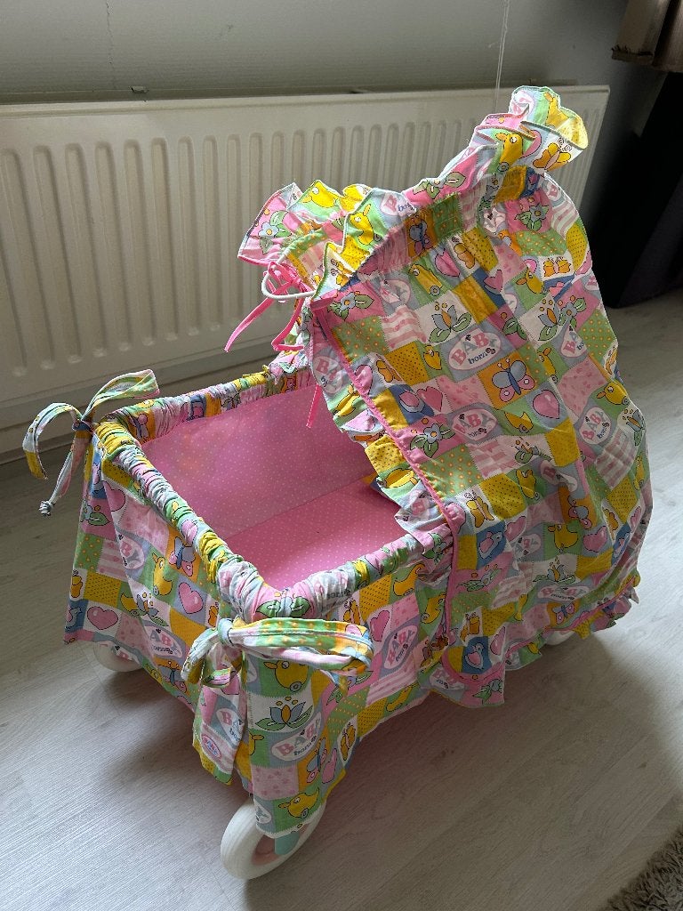 Babyborn poppen wieg met wieltjes., Kinderen en Baby's, Ophalen, Zo goed als nieuw, Babypop
