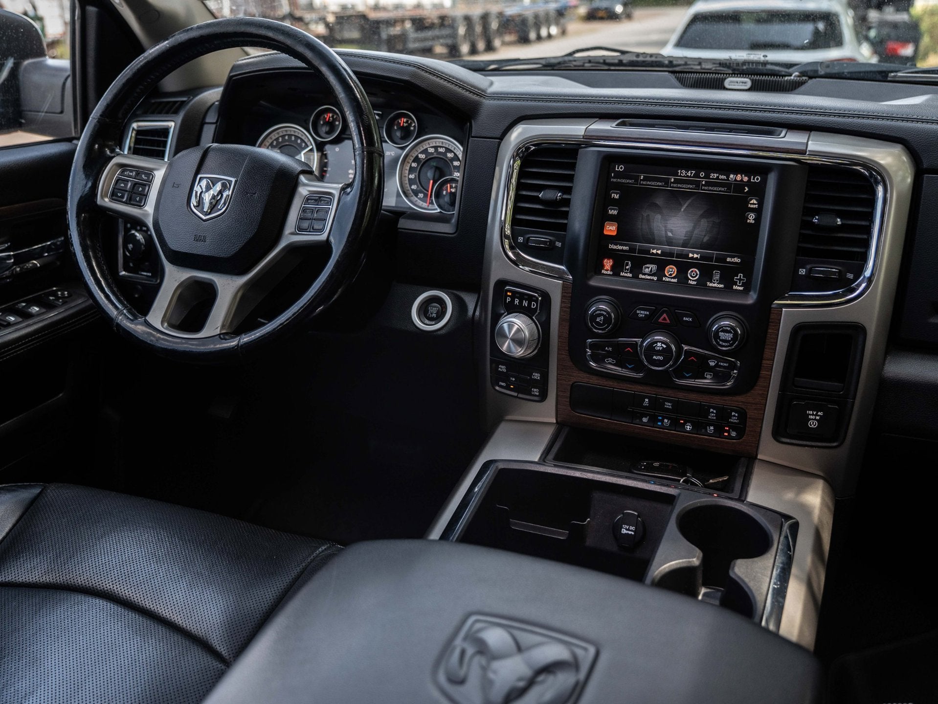Dodge Ram 1500 5.7 V8 4x4 Quad Cab 6'4 - PANORAMA - 200 LITE, Automaat, Euro 5, Gebruikt, 5654 cc