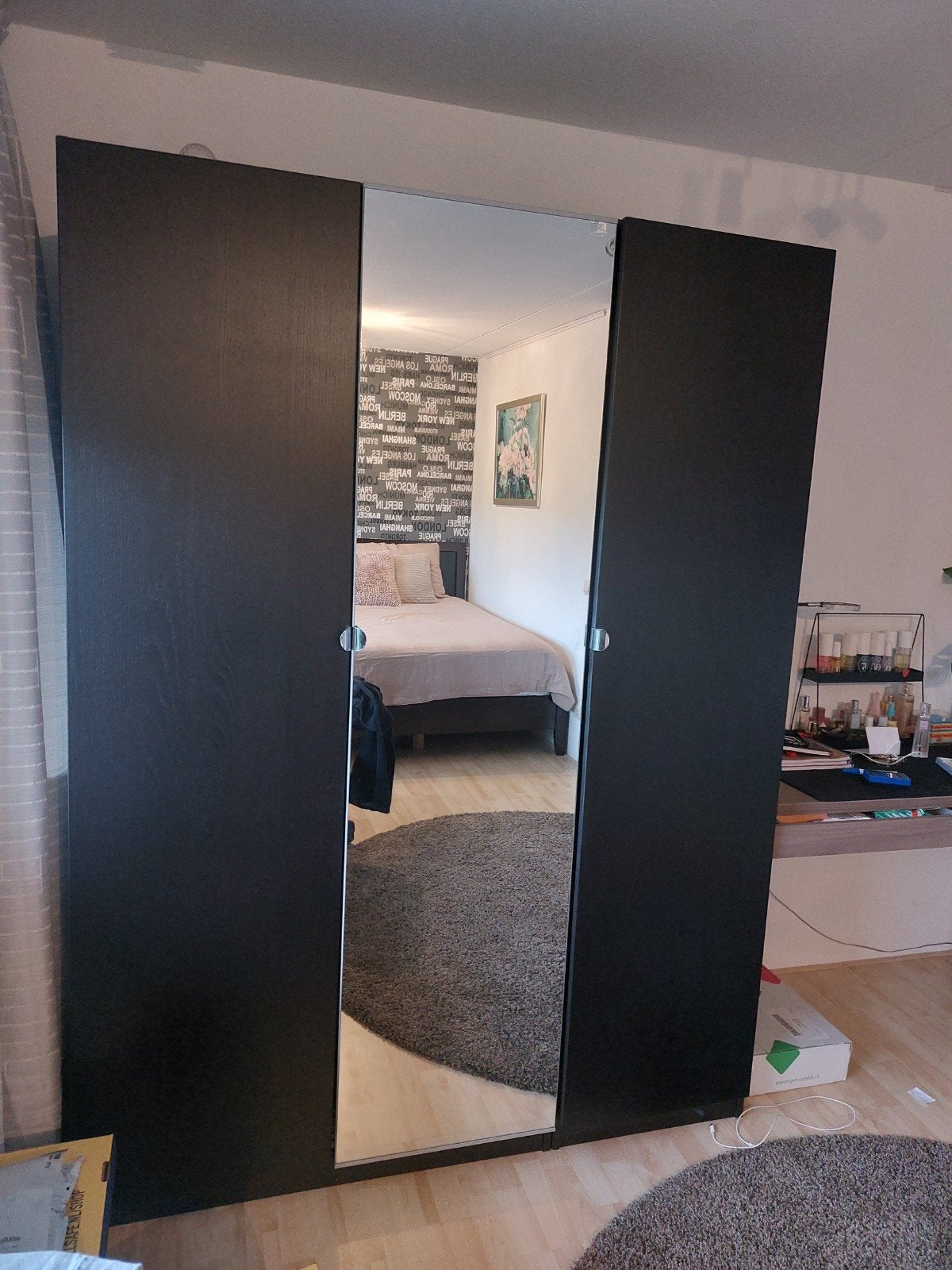 donker bruin kledingkast met spiegeldeur van ikea, Ophalen, 100 tot 150 cm, 200 cm of meer, Zo goed als nieuw