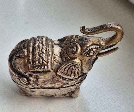 Cambodjaanse sterling zilveren olifant doos., Ophalen of Verzenden, Zilver
