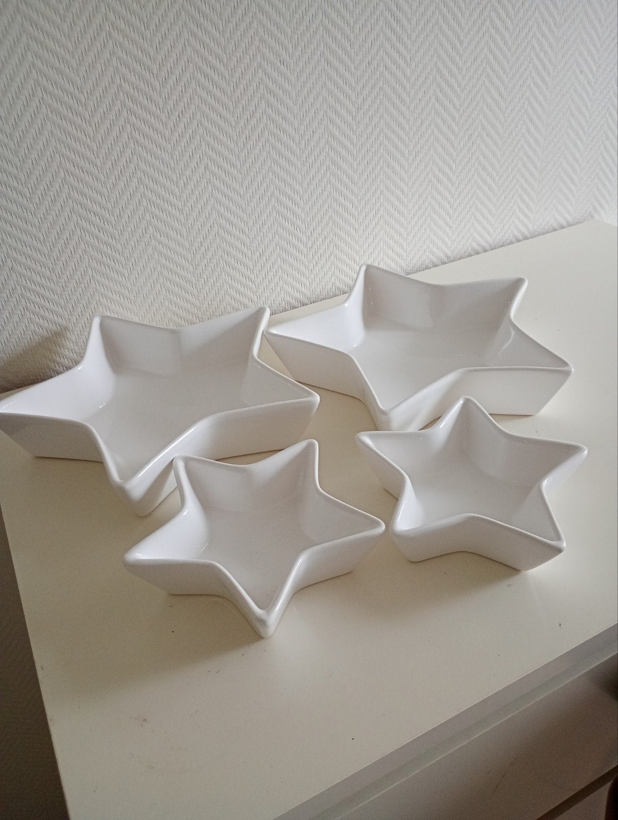 Set van 4 witte stervormige schalen, Gebruikt, Porselein of Keramiek, Schaal, Ophalen of Verzenden