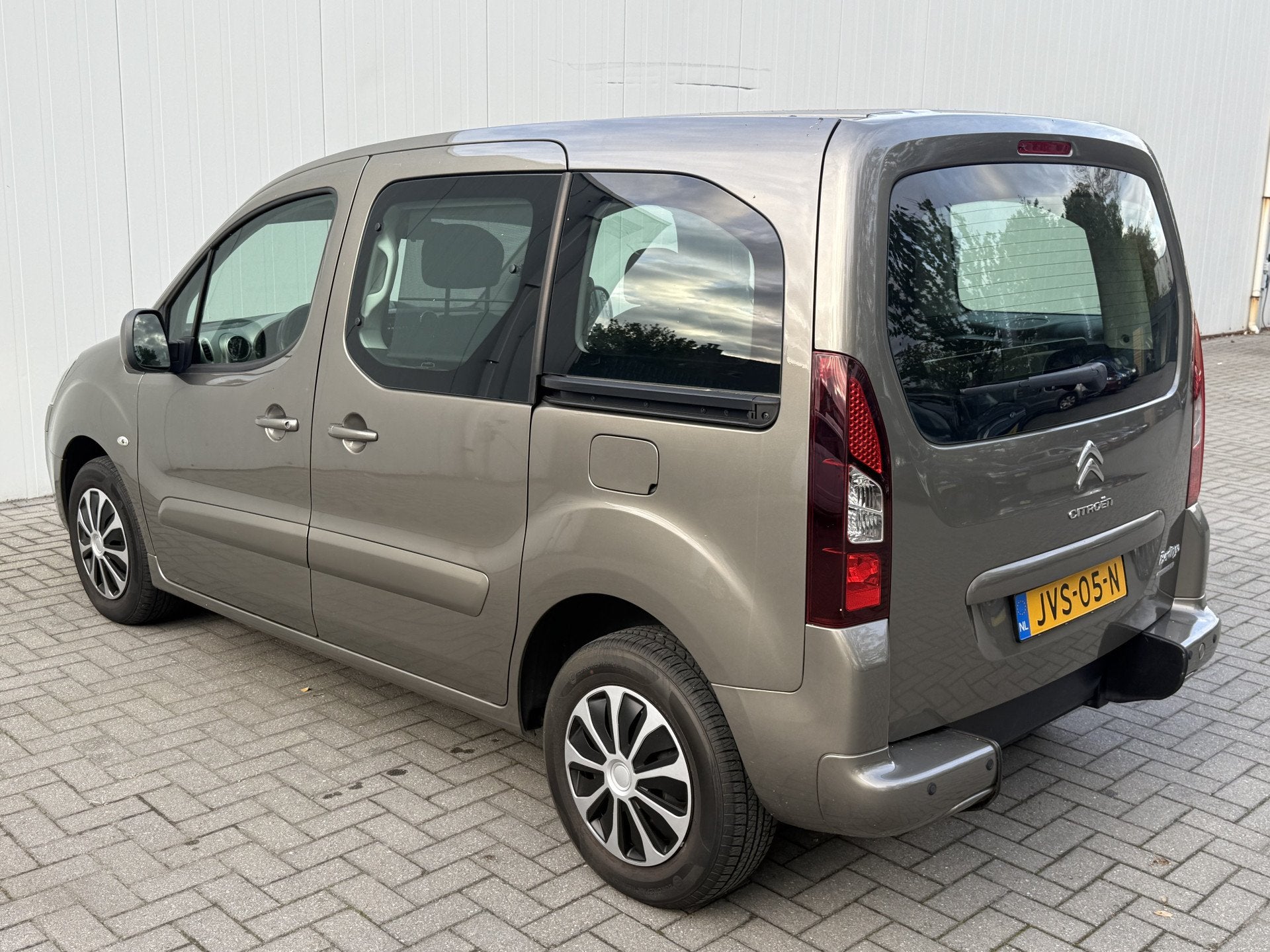 Citroën Berlingo 1.6 VTi Rolstoelauto 3+1 of 5-0 - Ruime Bo, Voorwielaandrijving, Dealer onderhouden, 15 km/l, Beige