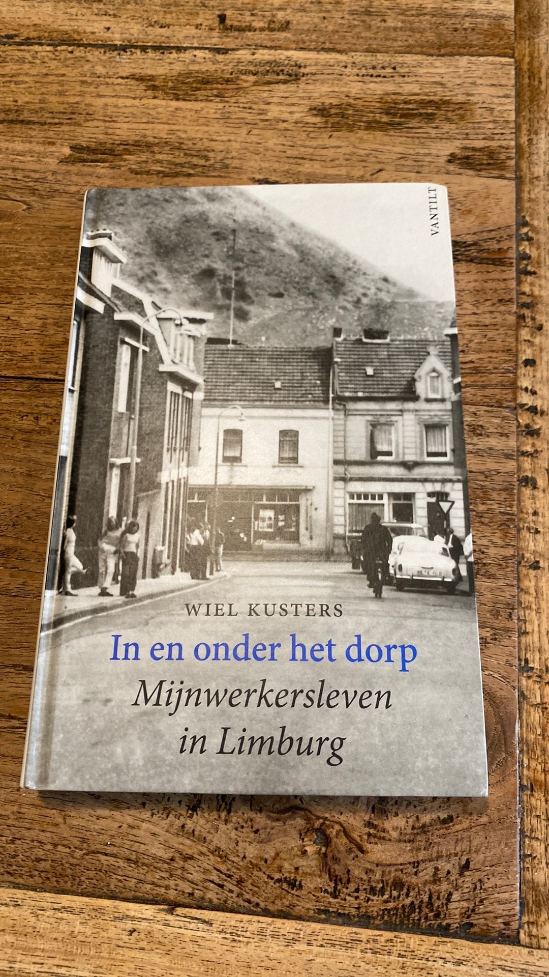 In en onder het dorp Wiel Kusters, Boeken, Ophalen of Verzenden, Gelezen