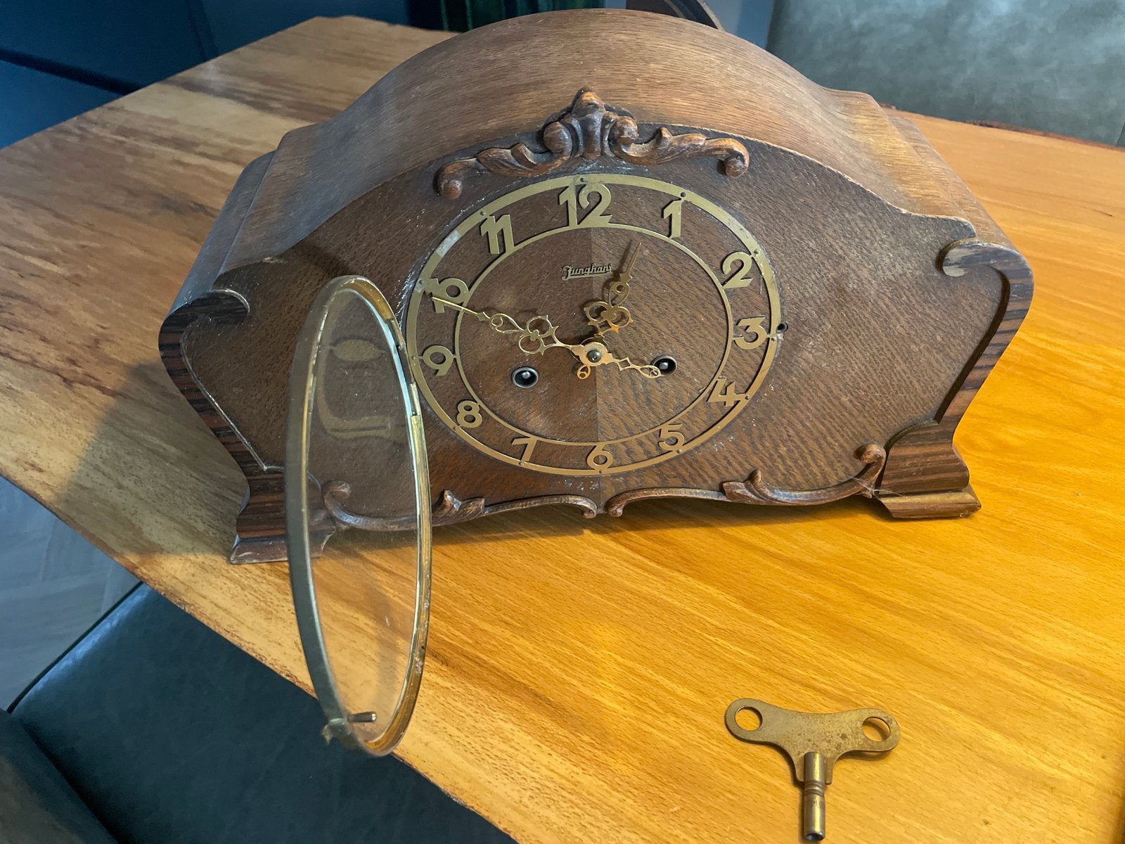 Antieke Junghans tafelklok met sleutel, Ophalen of Verzenden