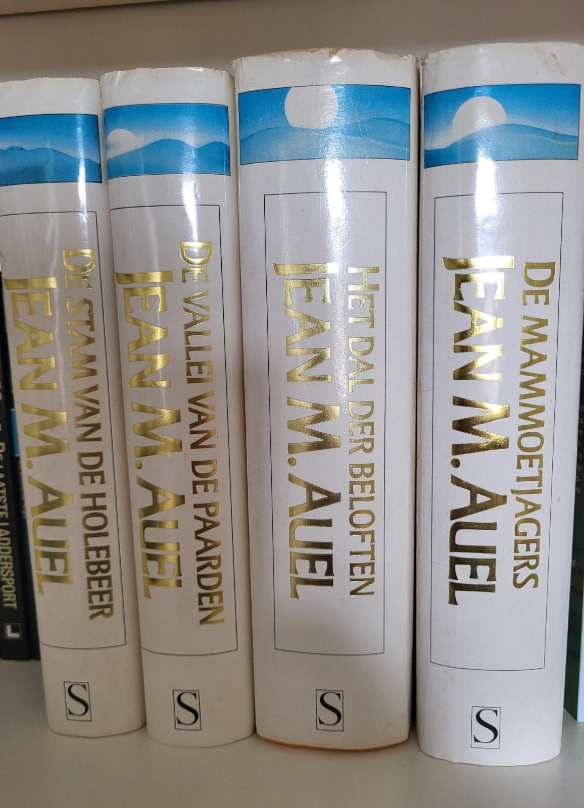 de eerste 4 boeken van Jean M Auel. de aardkinderen., Ophalen, Zo goed als nieuw, Jean M. Auel