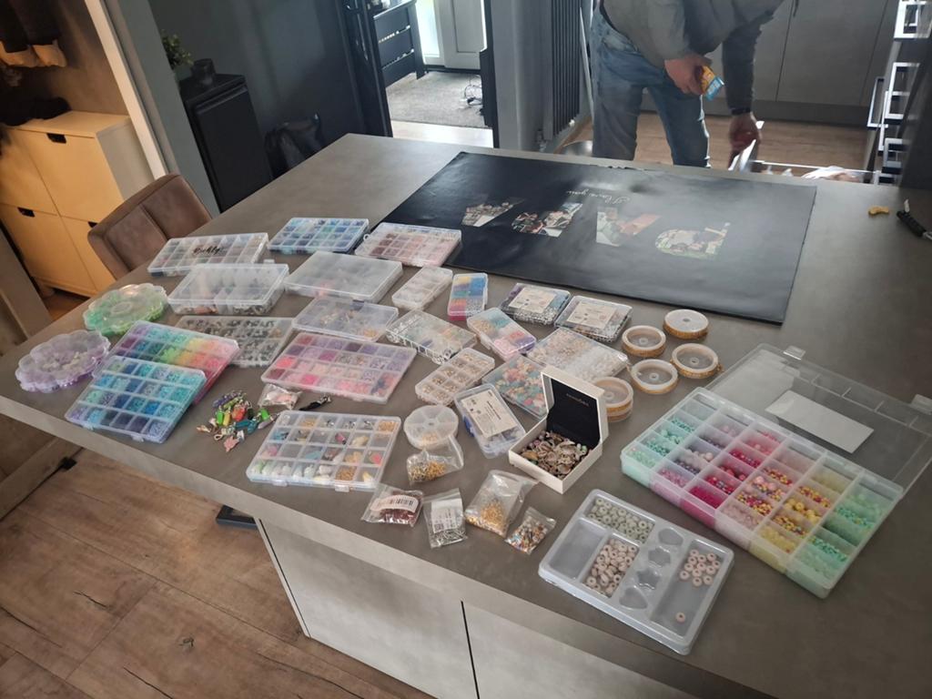 Grote collectie kralen en sieraden maken benodigdheden, Hobby en Vrije tijd, Kralen en Sieraden maken, Ophalen of Verzenden, Zo goed als nieuw