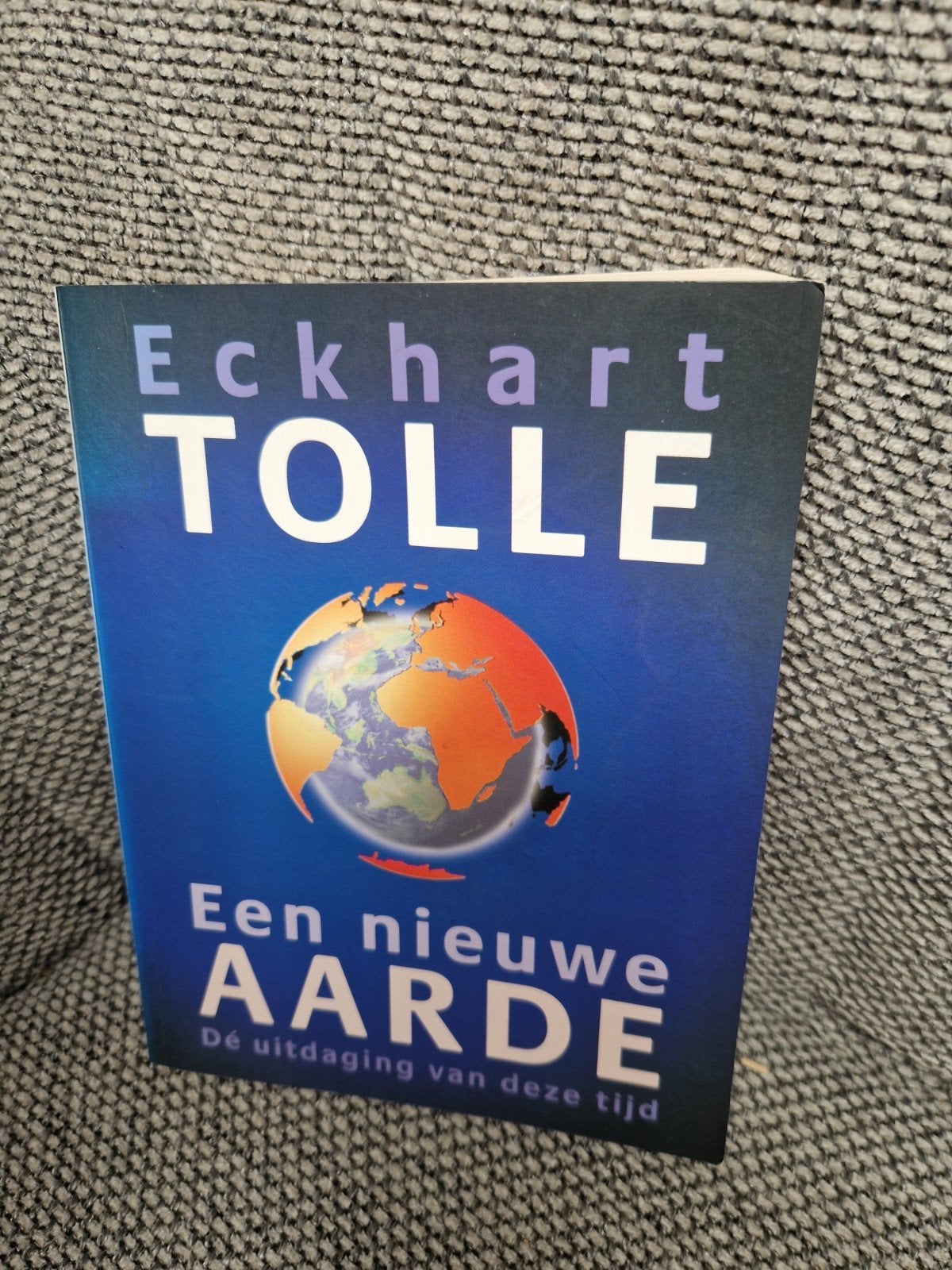 Eckhart Tolle - Een nieuwe aarde, Achtergrond en Informatie, Spiritualiteit algemeen, Ophalen of Verzenden, Zo goed als nieuw