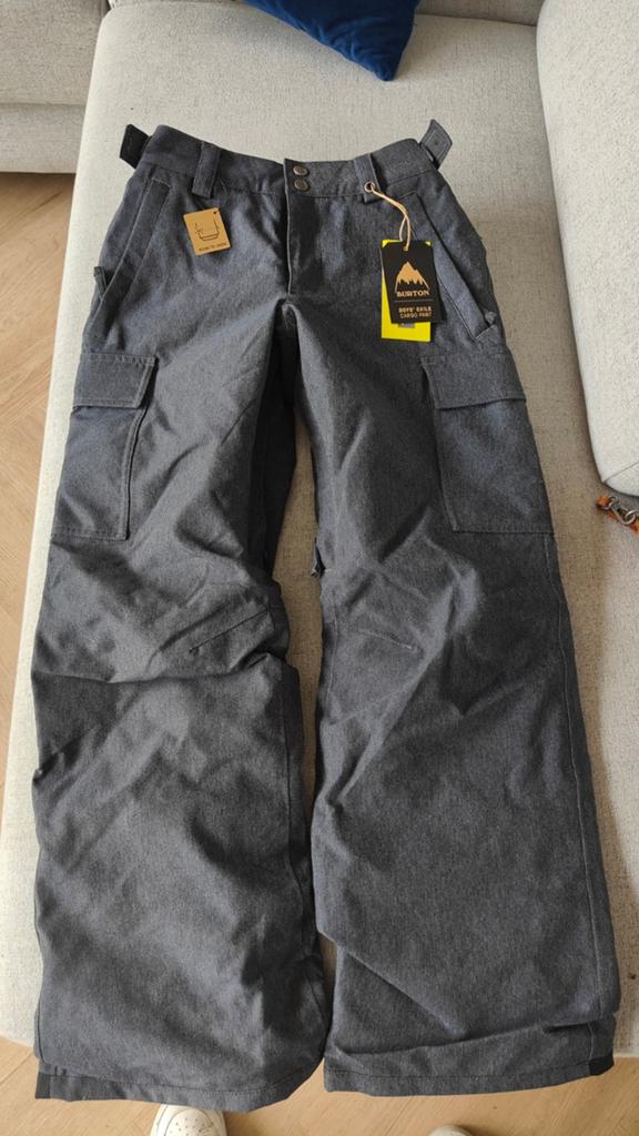 Nieuwe Burton Exile Cargo Skibroek Jongens Maat L (148-155), Kleding | Heren, Wintersportkleding, Ophalen of Verzenden, Nieuw