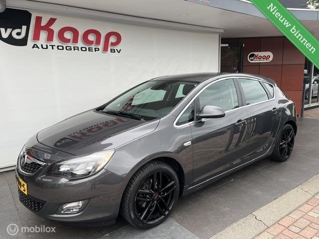 Opel Astra 1.4 Turbo Cosmo, Auto's, Opel, Voorwielaandrijving, Euro 5, Gebruikt, 680 kg