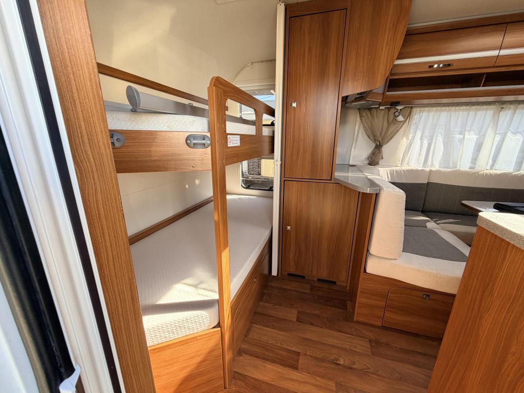 Dethleffs Nomad 560 FMK LUXE! 6 persoons NW tent, Caravans en Kamperen, Caravans, Ringverwarming, Rondzit, Overige typen, Bedrijf