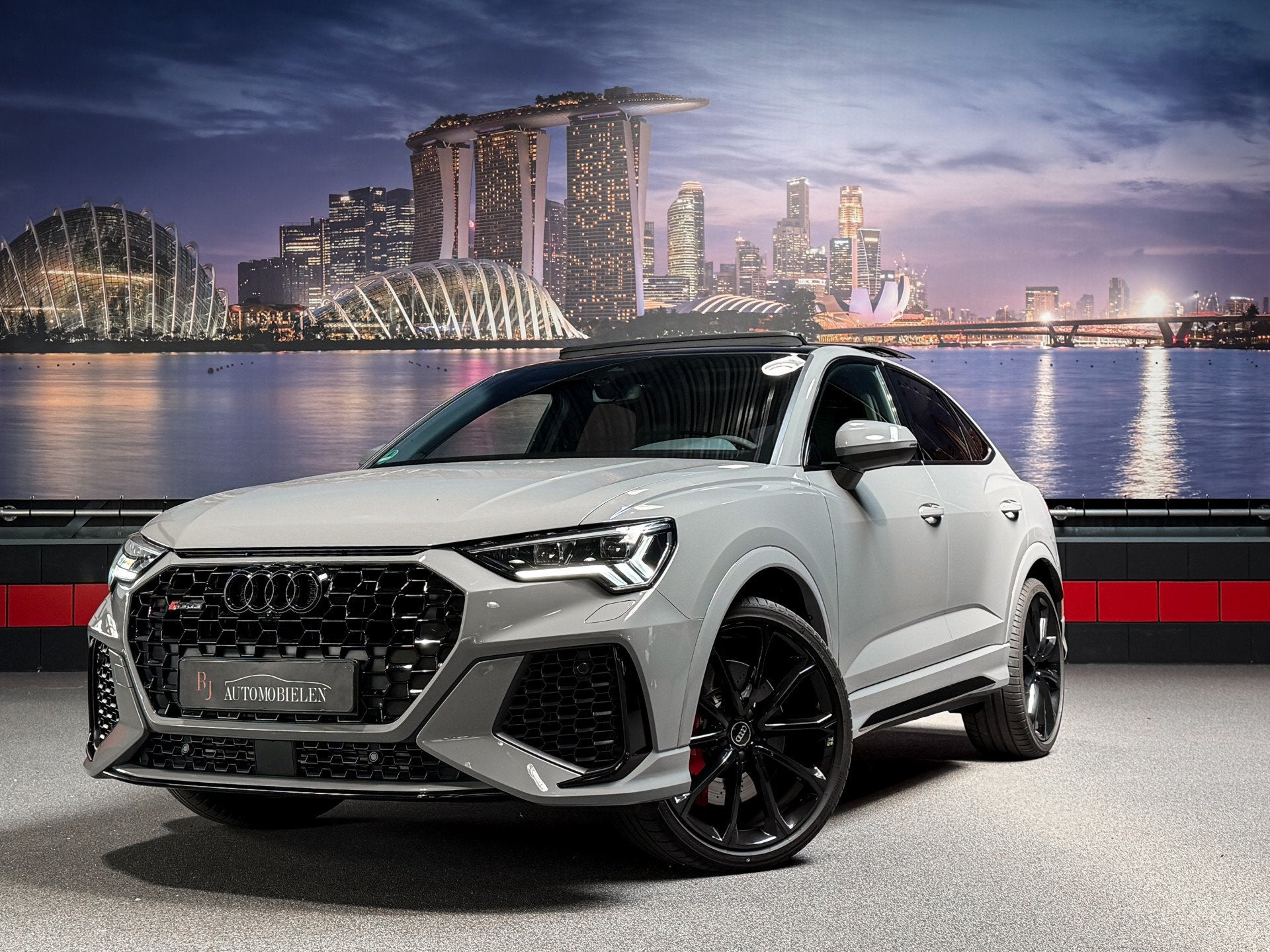 Audi RSQ3 Sportback TFSI RSQ3 |SONOS|Panorama|Alcantara|Nard, Automaat, Gebruikt, 1675 kg, Bedrijf