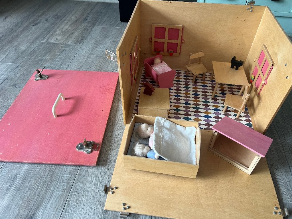 Uniek Waldorf poppenhuis houten meubels poppen Maileg behang, Ophalen of Verzenden, Zo goed als nieuw, Poppenhuis