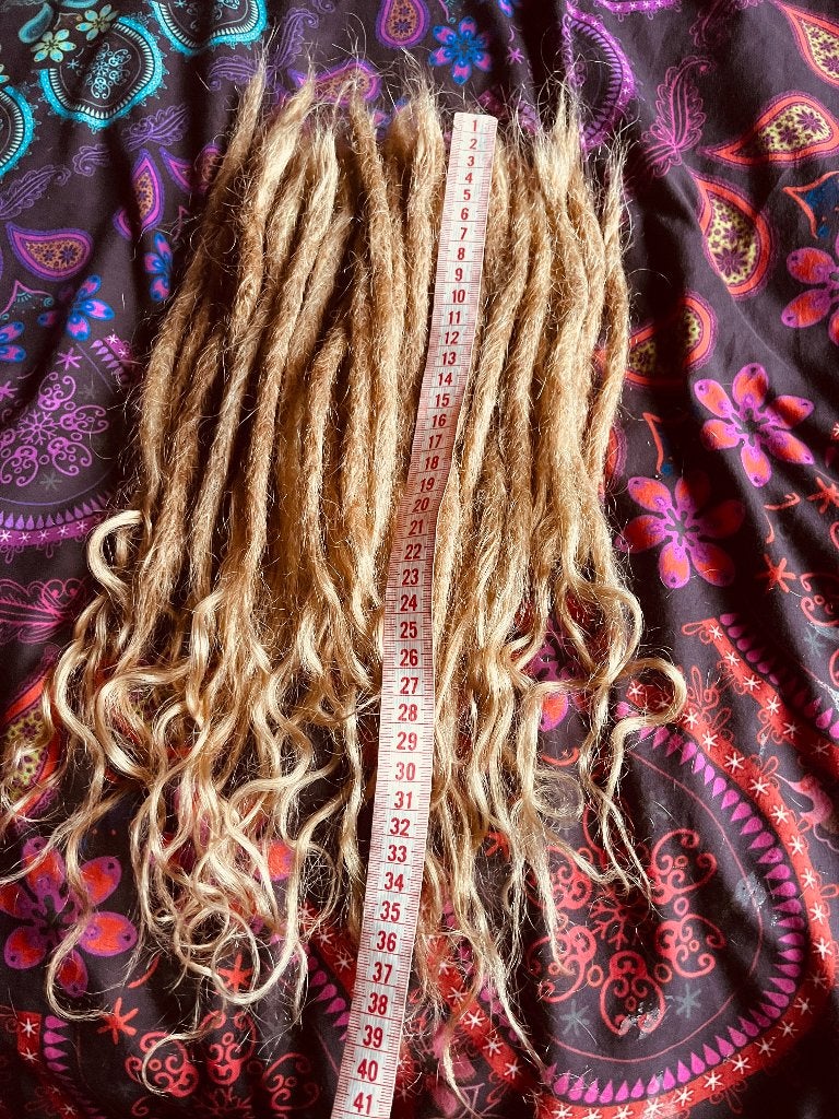 45 nieuwe blonde human hair dread extensions 35-40cm nu 270€, Ophalen of Verzenden, Nieuw, Pruik of Haarverlenging
