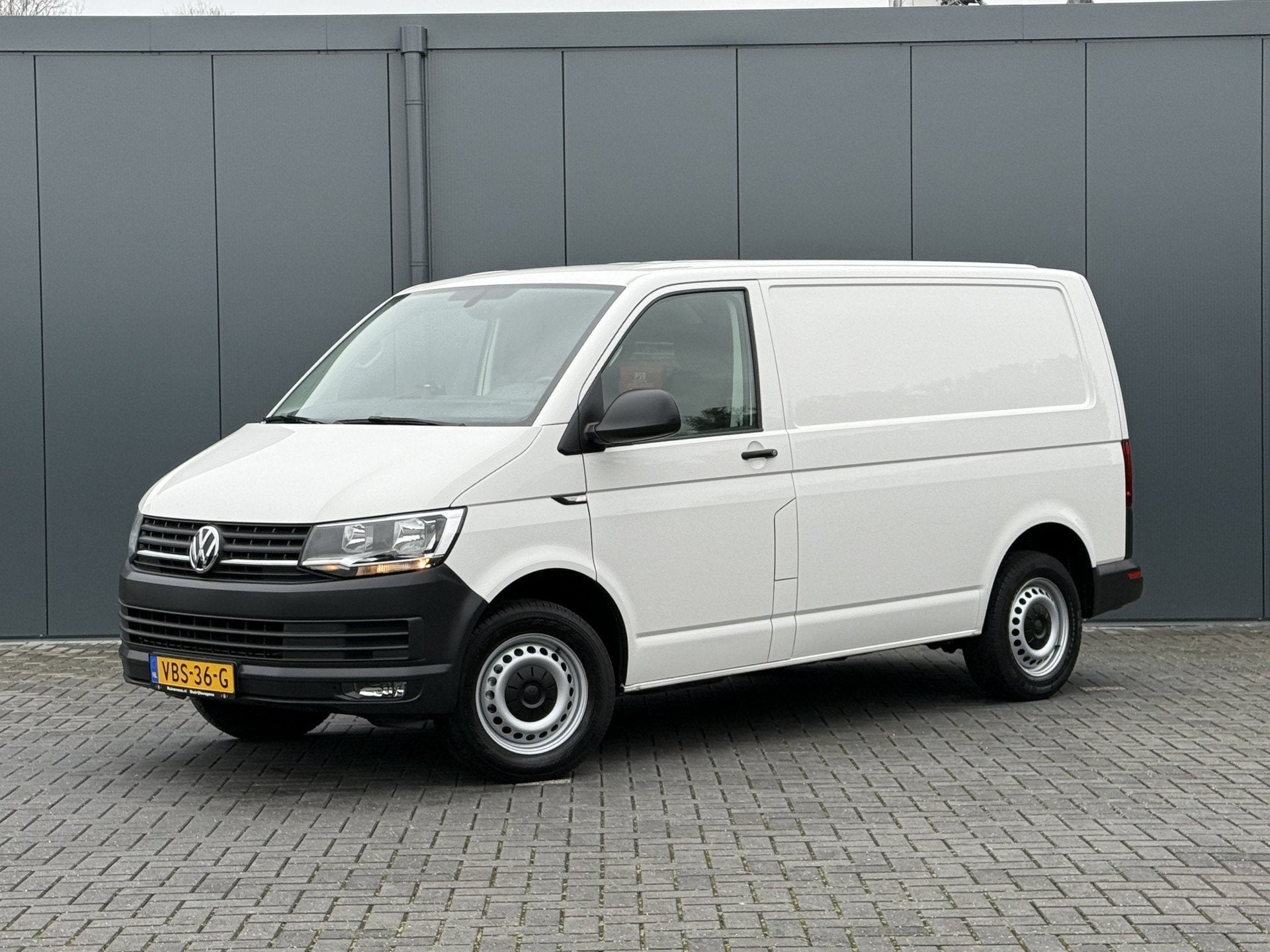 Volkswagen Transporter 2.0 TDI 102 PK / L1H1 / 1e EIG / ACHT, Voorwielaandrijving, Gebruikt, Euro 6, 4 cilinders