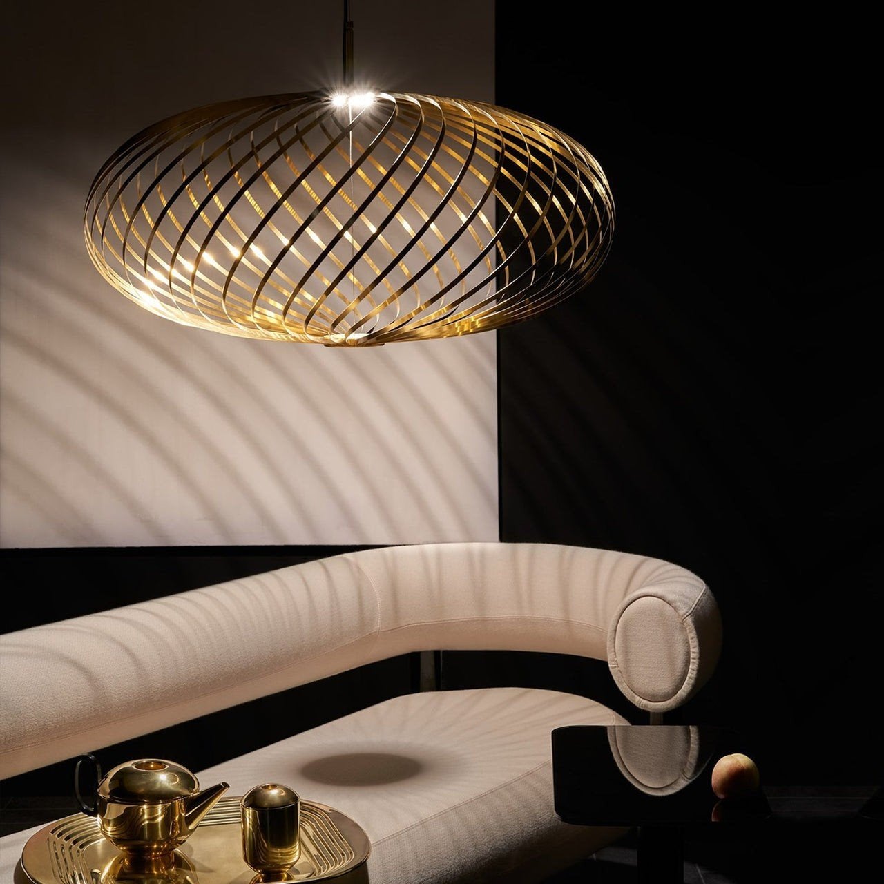 Tom Dixon Spring Hanglamp Large Messing/Goud NW PRIJS € 2600, Huis en Inrichting, Lampen | Hanglampen, Zo goed als nieuw, Metaal