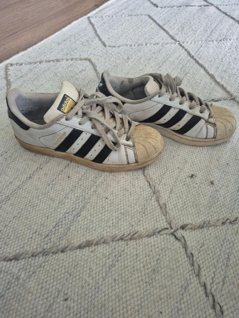 Adidas superstar maat 39,5, Kleding | Dames, Schoenen, Ophalen of Verzenden, Wit, Sneakers of Gympen