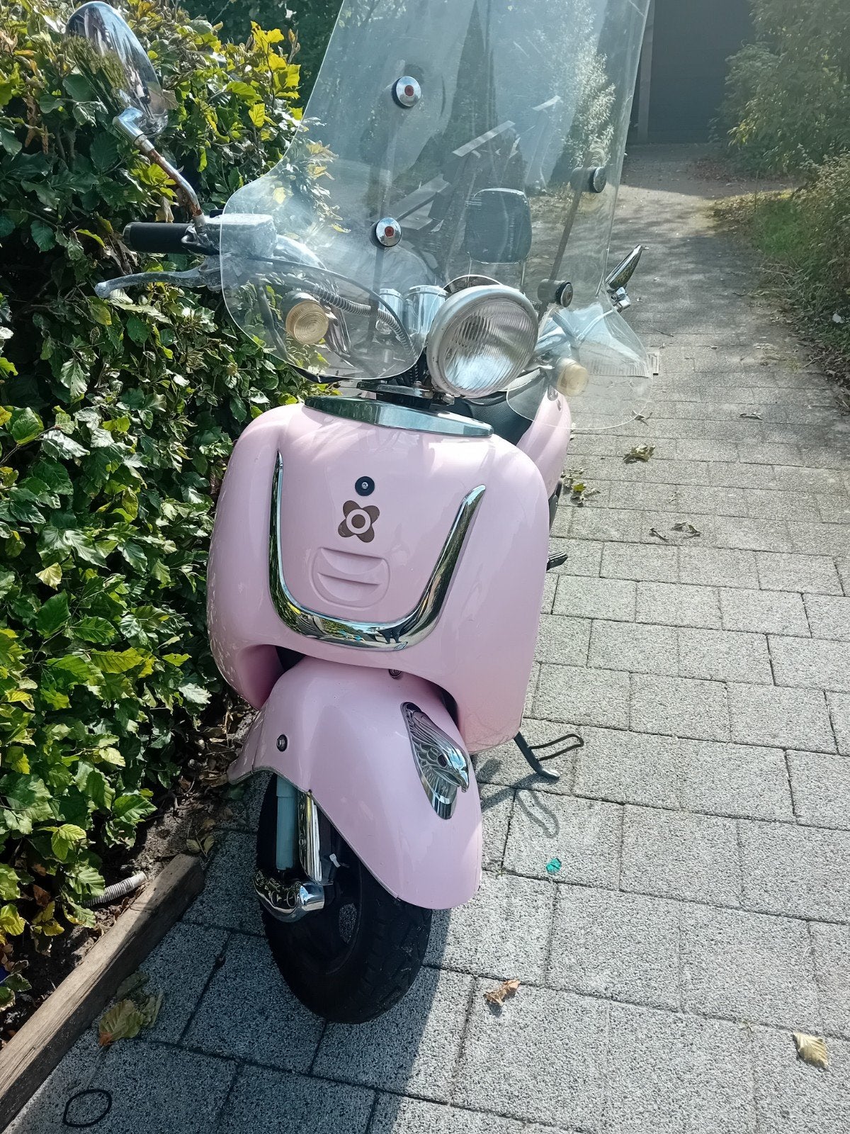 Roze AGM Retro Scooter - Rijdt perfect, stuur roestig, Fietsen en Brommers, Ophalen, Gebruikt, Benzine, Overige merken