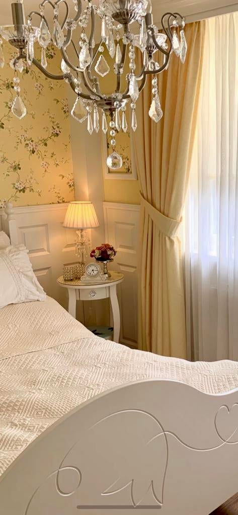 Te koop gevraagd laura ashley tafellamp  zie foto, Ophalen of Verzenden, Zo goed als nieuw