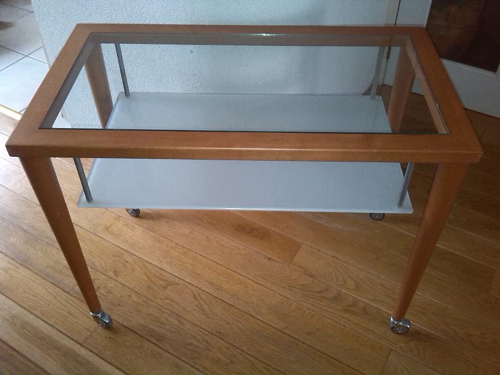 bijzettafel / sidetable - kersenhout, glas, wielen, Huis en Inrichting, Tafels | Sidetables, Ophalen, Glas, 50 tot 100 cm, Zo goed als nieuw