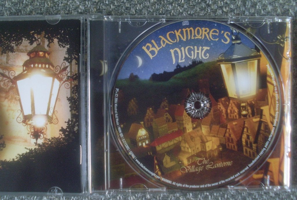 Blackmore's Night - The Village Lanterne (CD) Ritchie +bonus, Ophalen of Verzenden, Zo goed als nieuw, Folk Rock, Album