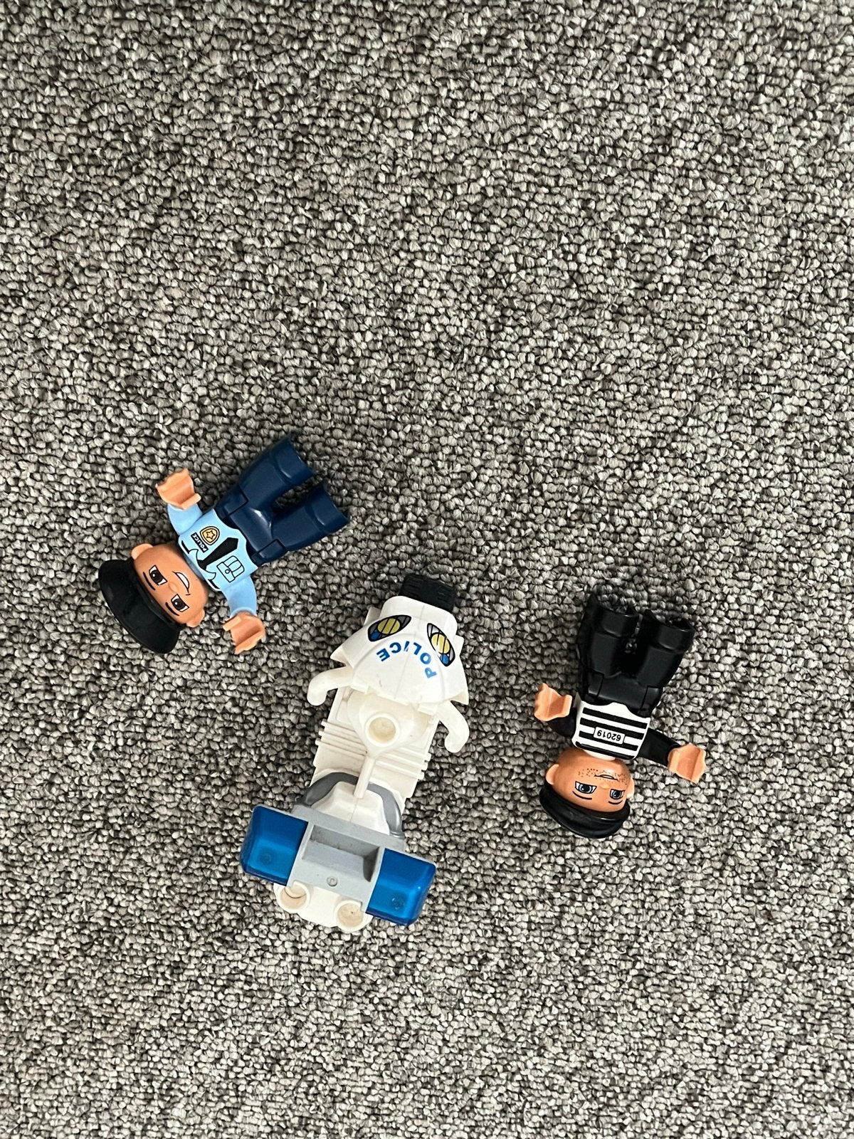 Duplo politieman en boef figuren, Inclusief minifiguren, Ophalen of Verzenden, Minifiguur, Duplo