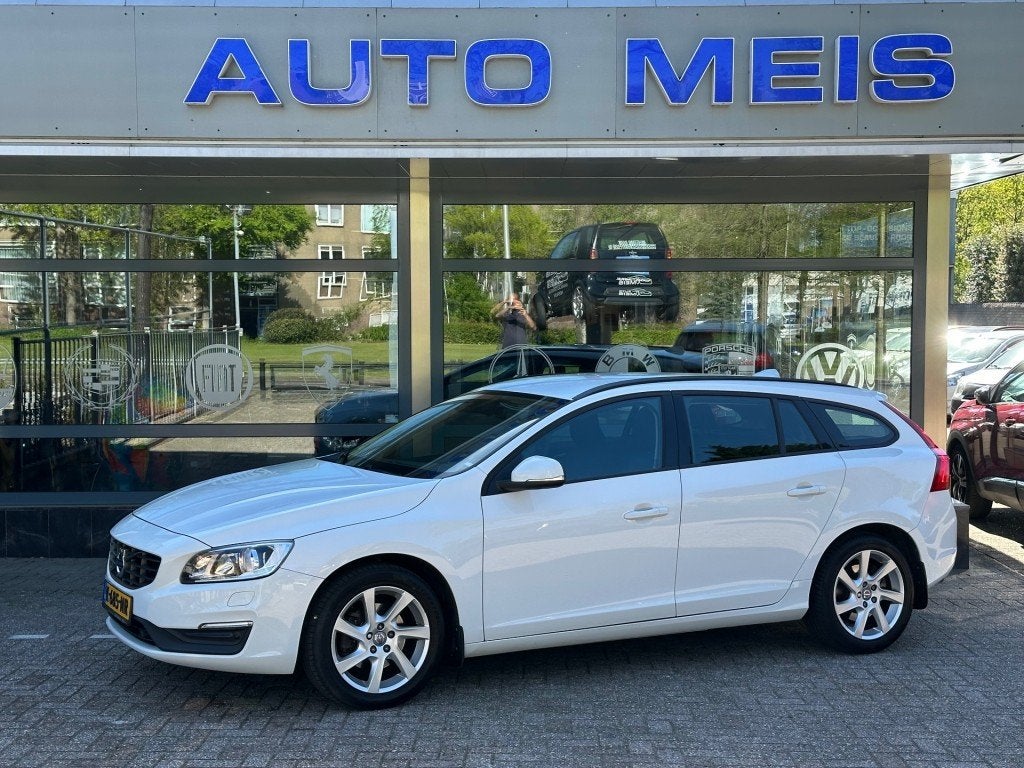 Volvo V60 1.5 T3 Polar+ Automaat Navi Trekhaak, Euro 6, 4 cilinders, Wit, Geïmporteerd