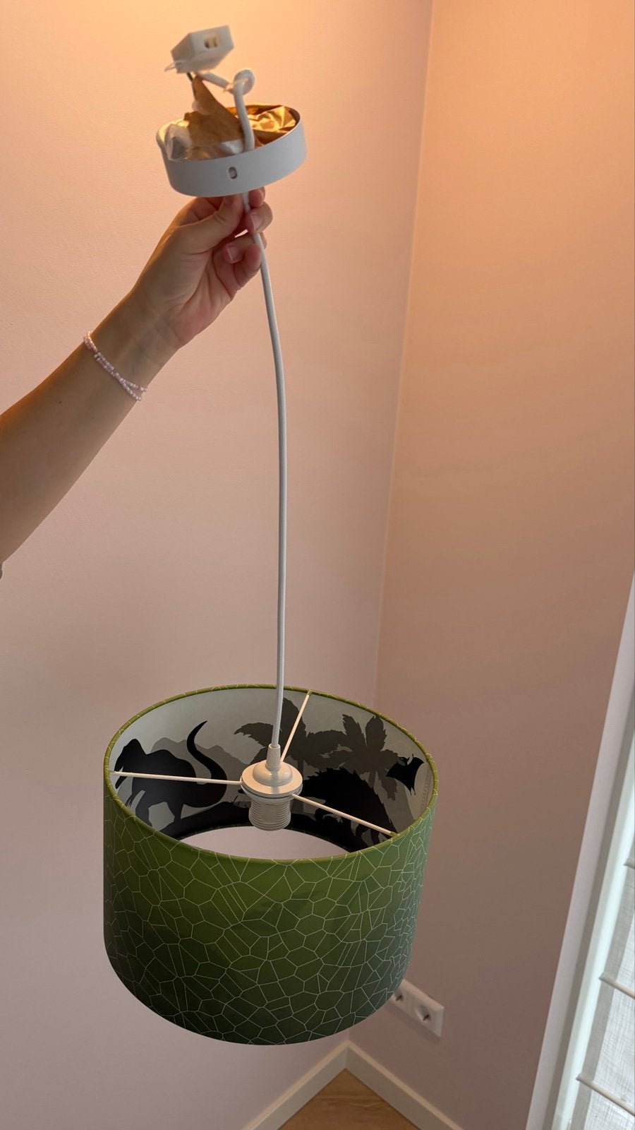 Leuke kinderlamp met dino's - Zo goed als nieuw, Ophalen of Verzenden, Zo goed als nieuw, Textiel, E27 (groot)