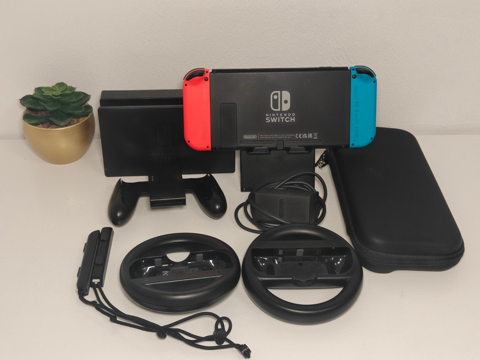 Nintendo Switch met Mario Kart 8 Deluxe, Spelcomputers en Games, Games | Nintendo Switch, Racen en Vliegen, Ophalen of Verzenden