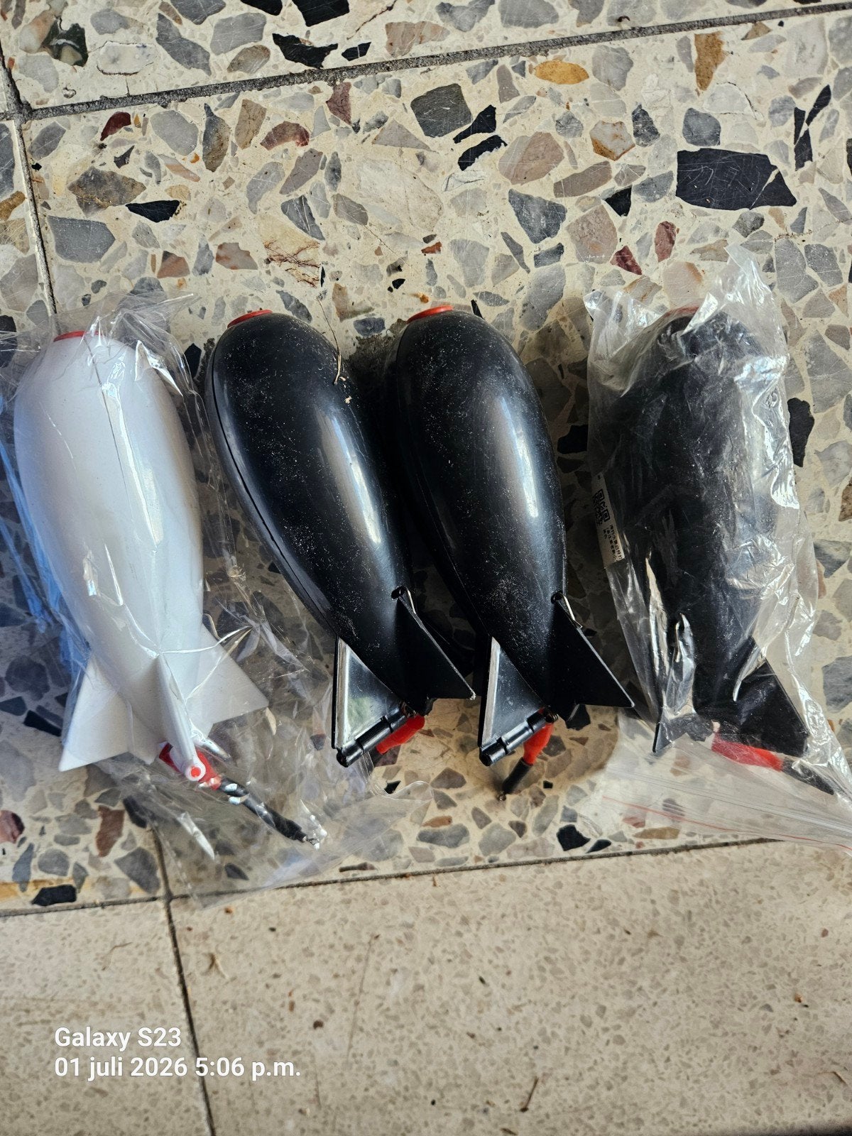 5x Midi Spomb (2 wit, 3 zwart) - Perfect voor Karpervissen, Watersport en Boten, Hengelsport | Karpervissen, Ophalen of Verzenden