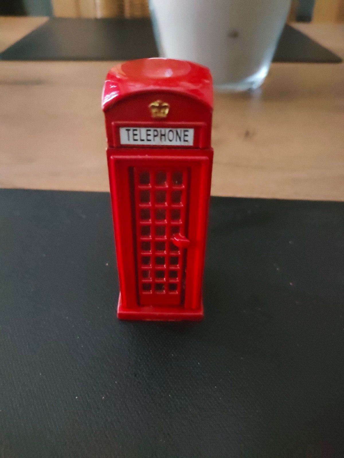 telefooncel voor kerstdorp, Ophalen