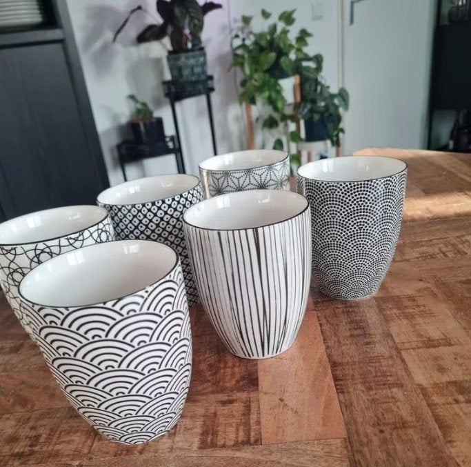 Tokyo Design Studio bekers zwart/wit - set van 6, Huis en Inrichting, Overige merken, Zo goed als nieuw, Overige stijlen, Porselein