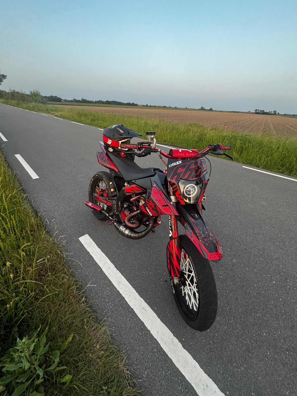 Derbi DRD EVO limited edition 77cc metrakit, Fietsen en Brommers, Ophalen, Zo goed als nieuw