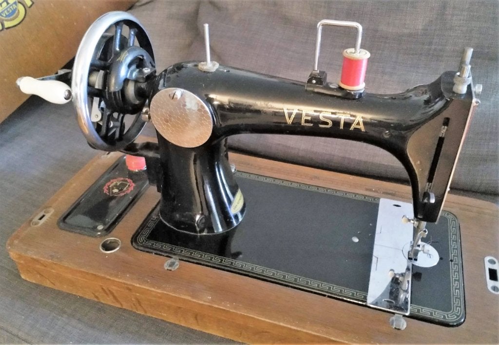 Vintage Vesta naaimachine in koffer, Ophalen