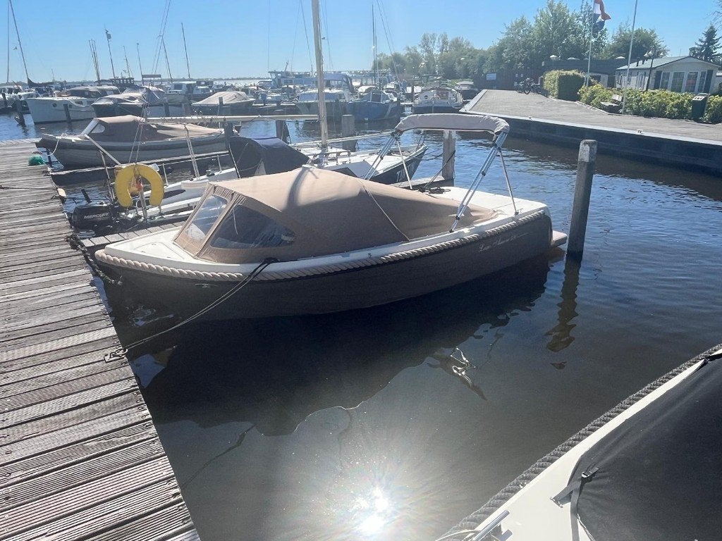 Lago Amore 590 sloep (2021) inclusief ligplaats!, Watersport en Boten, Sloepen, Ophalen, Tender, 15 pk, Zo goed als nieuw