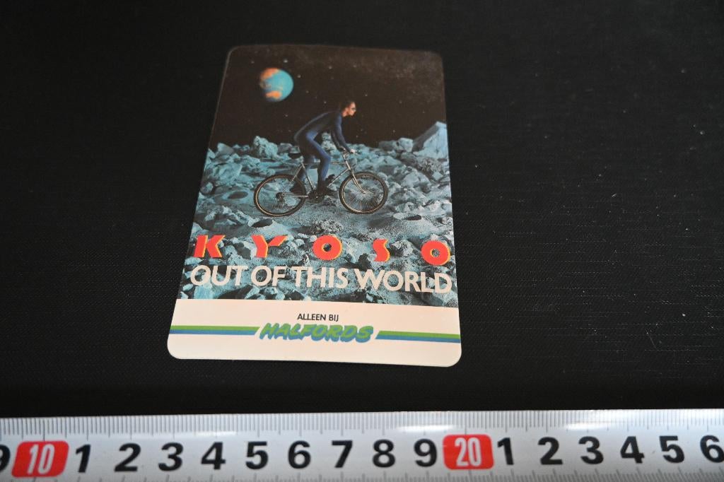 sticker KYOSO out of this world alleen bij HALFORDS Fiets, Ophalen, Zo goed als nieuw