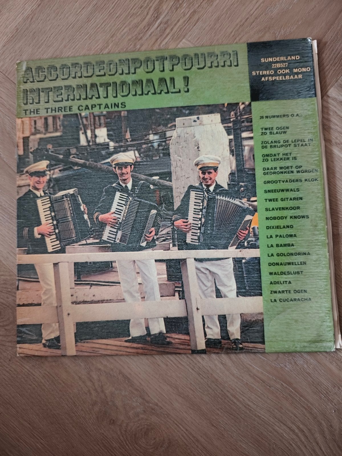 Accordeonpotpourri Internationaal! - The Three Captains LP, LP, Gebruikt, Overige genres, Ophalen of Verzenden