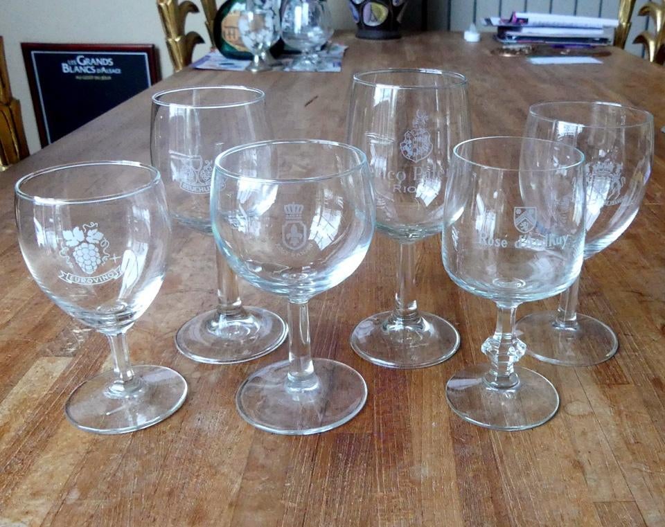 Wijnglazen 6x diverse prints wijn glazen merken, Glas of Glazen, Gebruikt, Ophalen of Verzenden, Glas