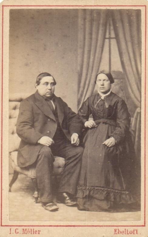 CDV - Echtpaar in kledij - I.G. Moller - Ebeltoft, Gebruikt, Verzenden, Foto, Buitenland