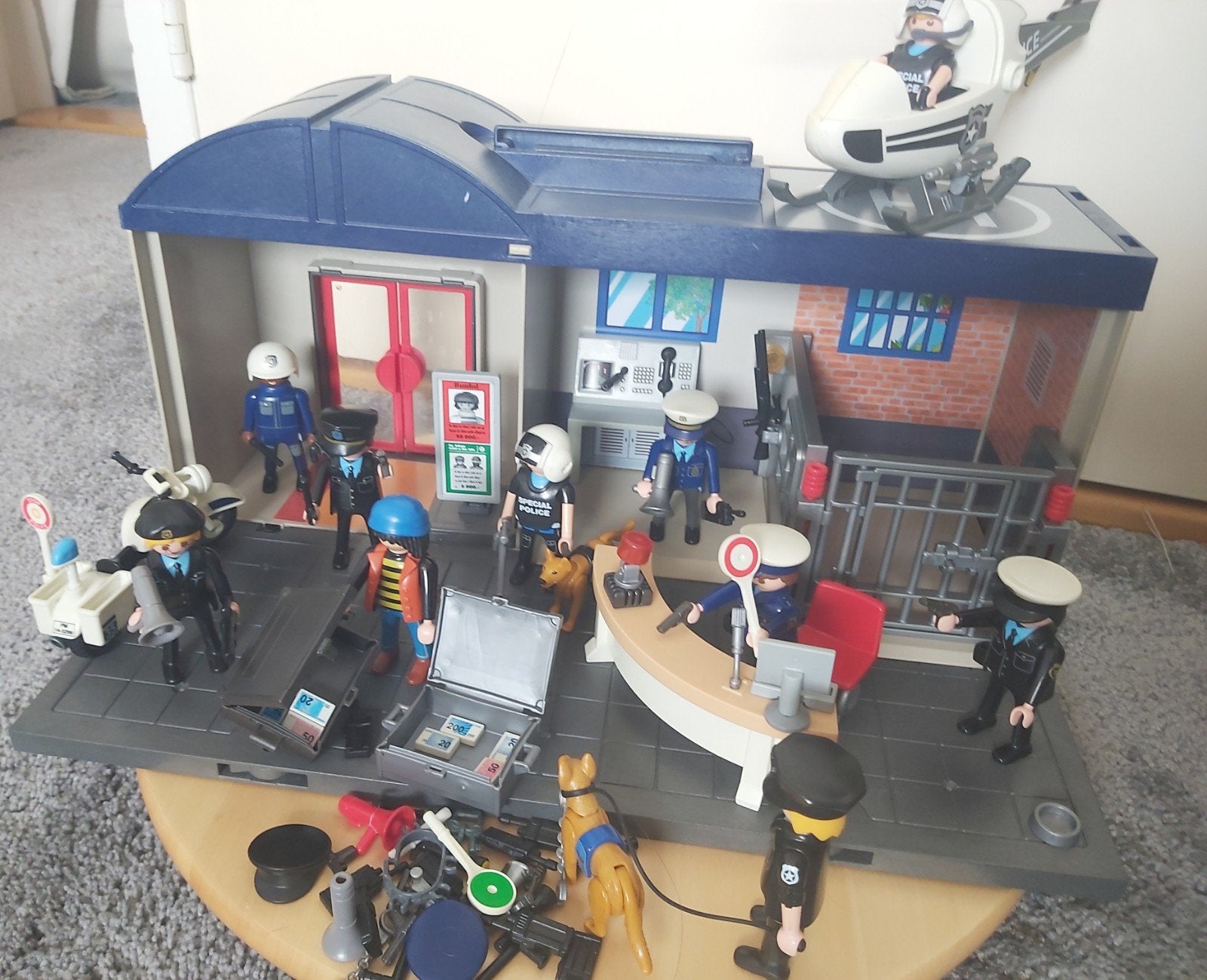 Playmobil Politiebureau met helikopter en figuren, Ophalen of Verzenden