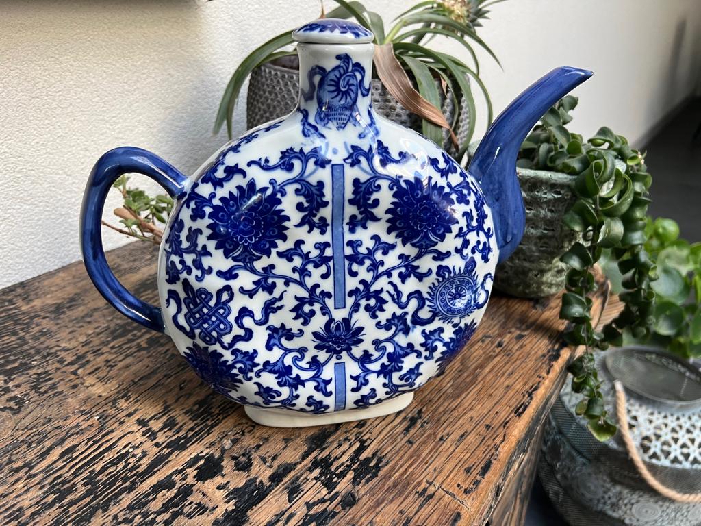 Chinese theepot blauw wit van kleur porselein, Huis en Inrichting, Verburgt Vintage, Overige typen, Ophalen of Verzenden, Schipluidenlaan 20 5035KJ Tilburg